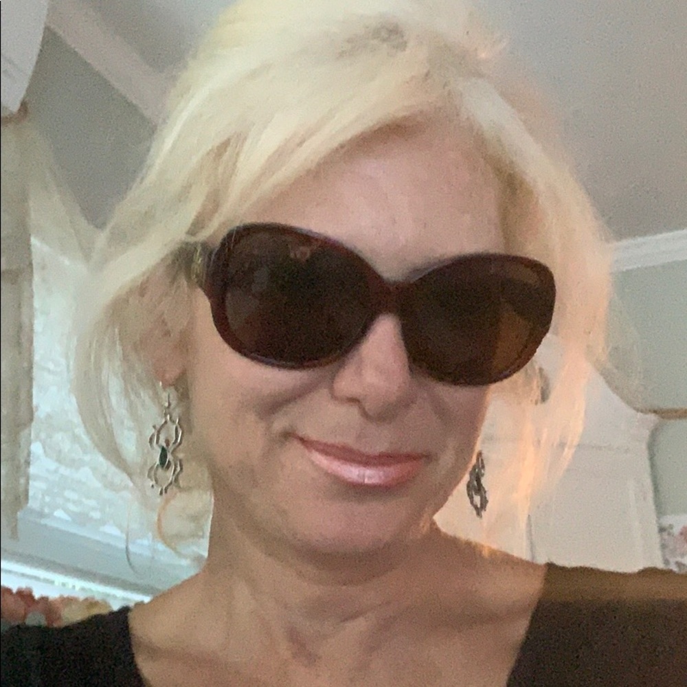 Meet your Posher, Elaine